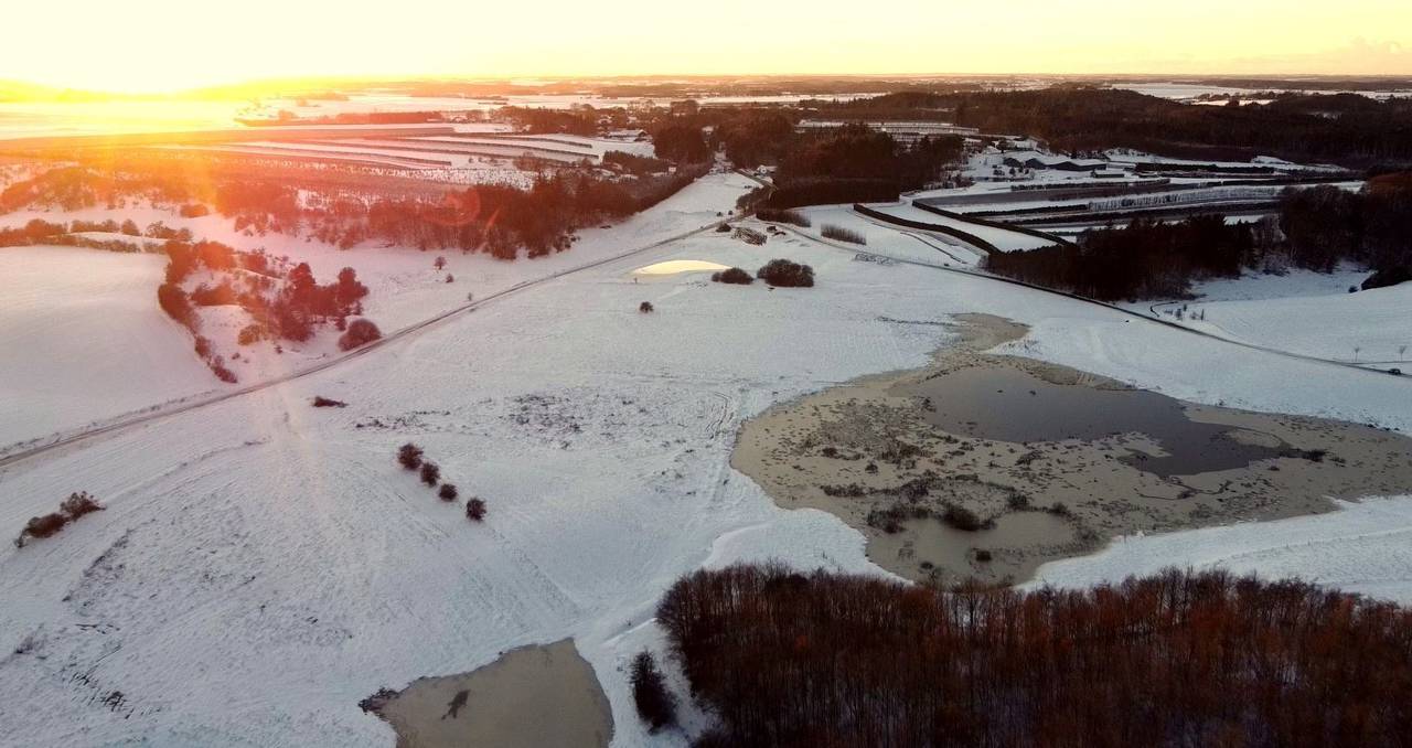 Luftfoto vådområde, vinter med snedækket landskab