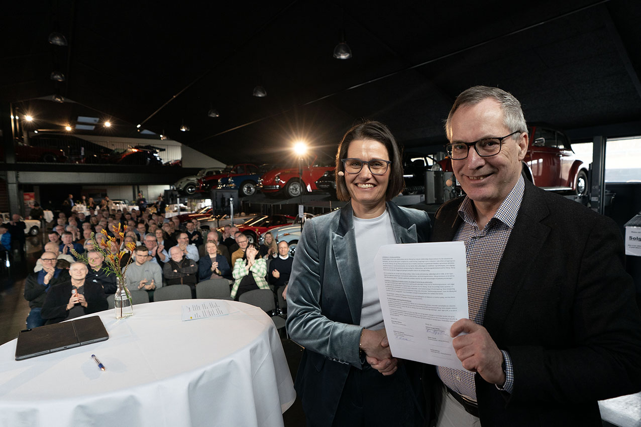Borgmester Katrine Fusager Rohde og Eskild Holm Nielsen, dekan på Aarhus Universitet, underskrev samarbejdsaftalen på Erhvervstopmødet 2026.