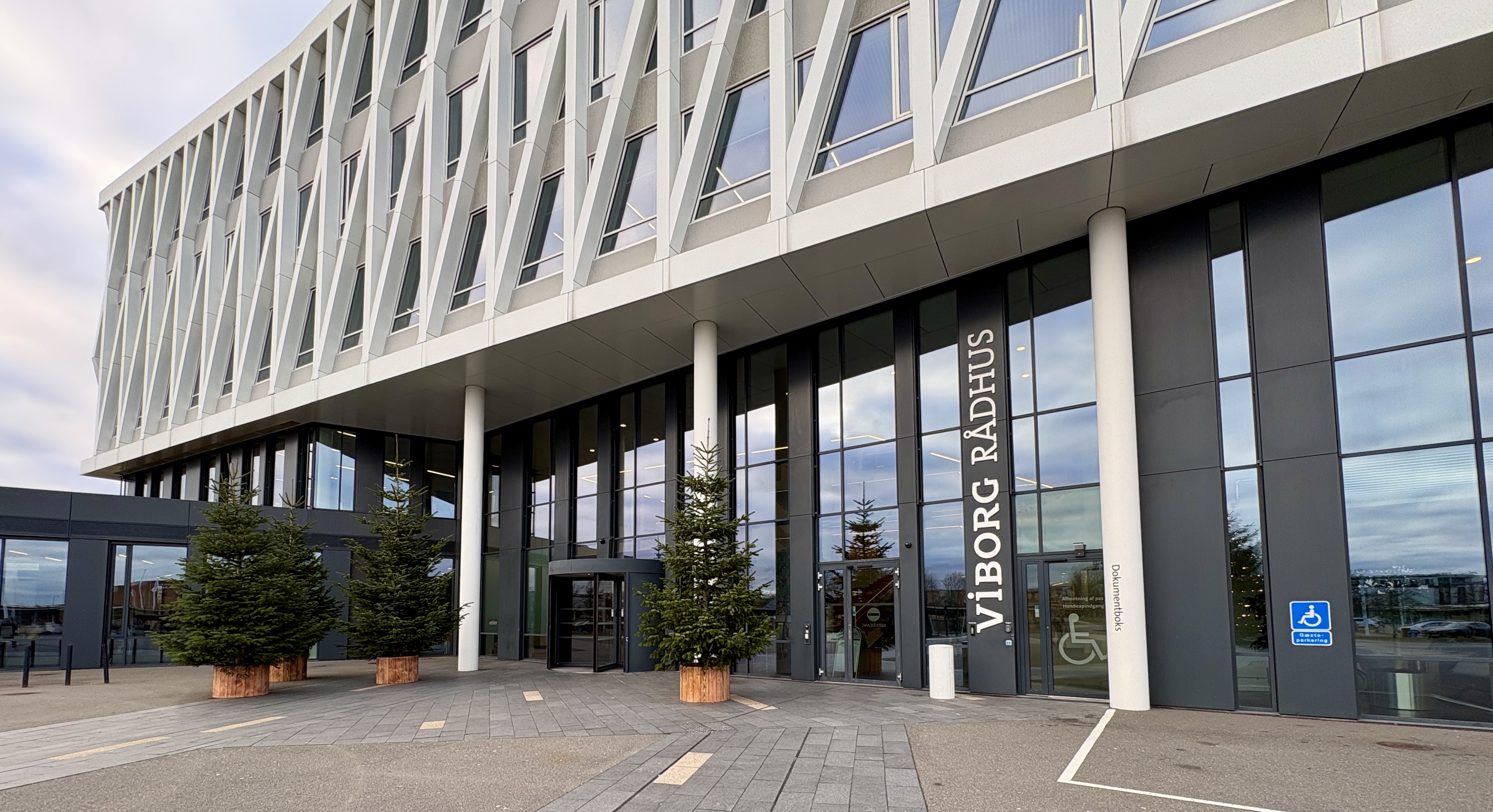 Viborg Rådhus' hovedindgang.