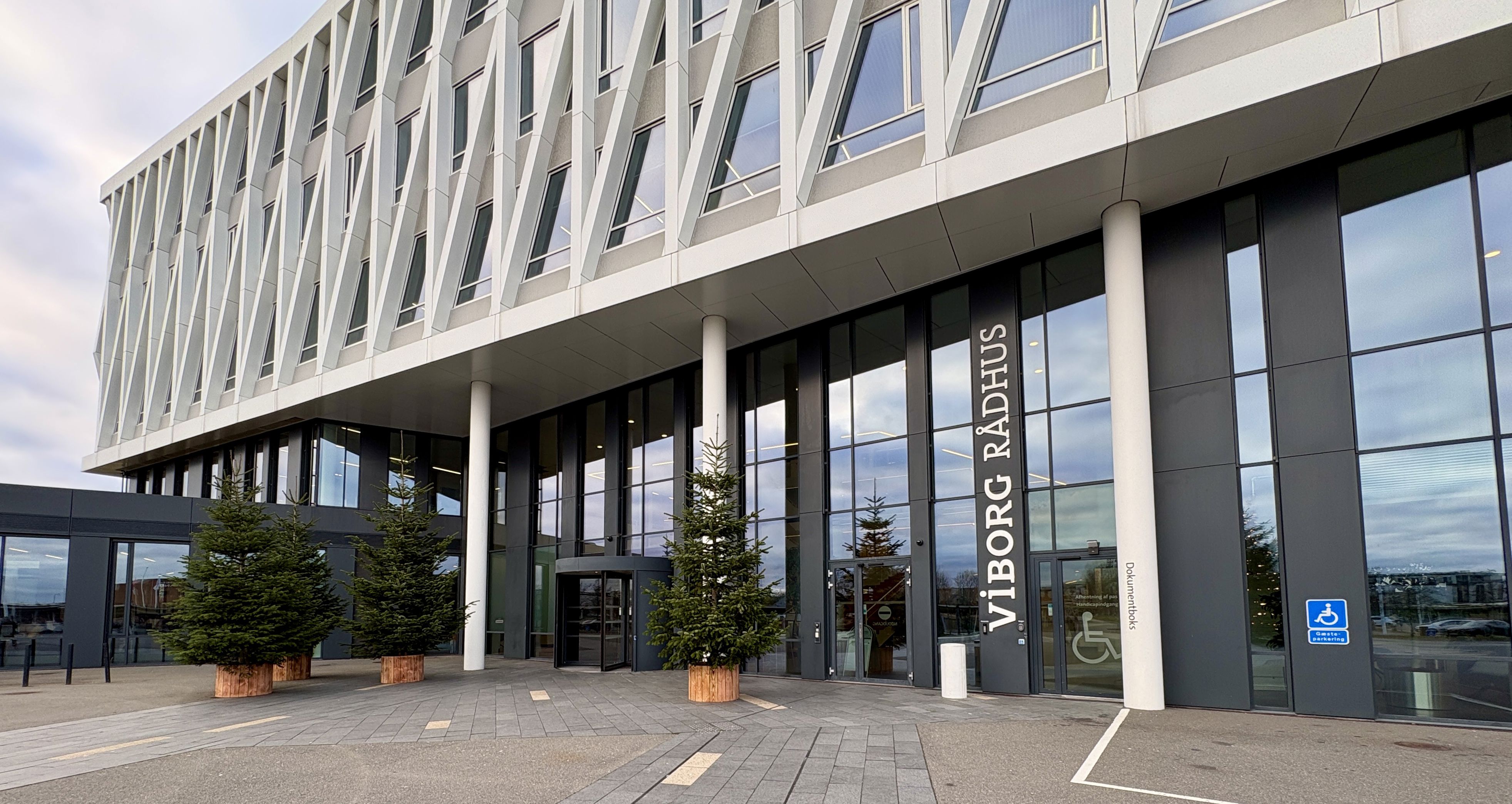 Viborg Rådhus' hovedindgang.