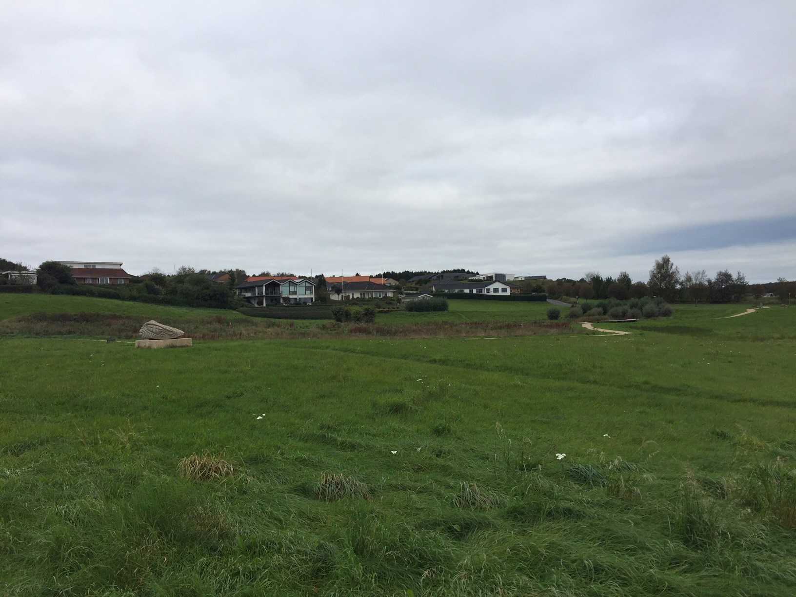 Stien på Kirkebakken er tilpasset landskabet