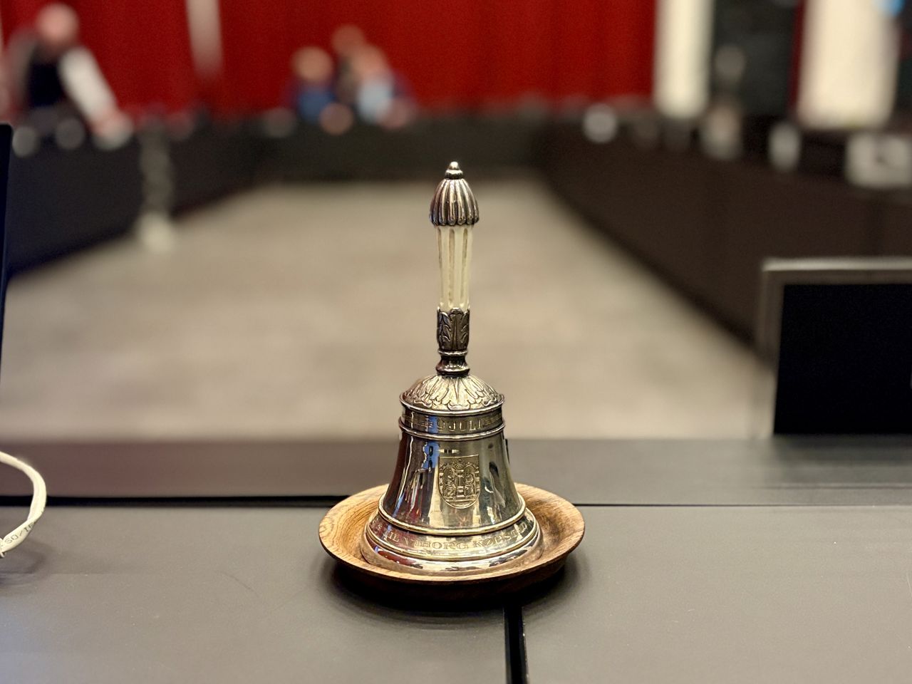 Byrådsklokken i Multisalen på Viborg Rådhus