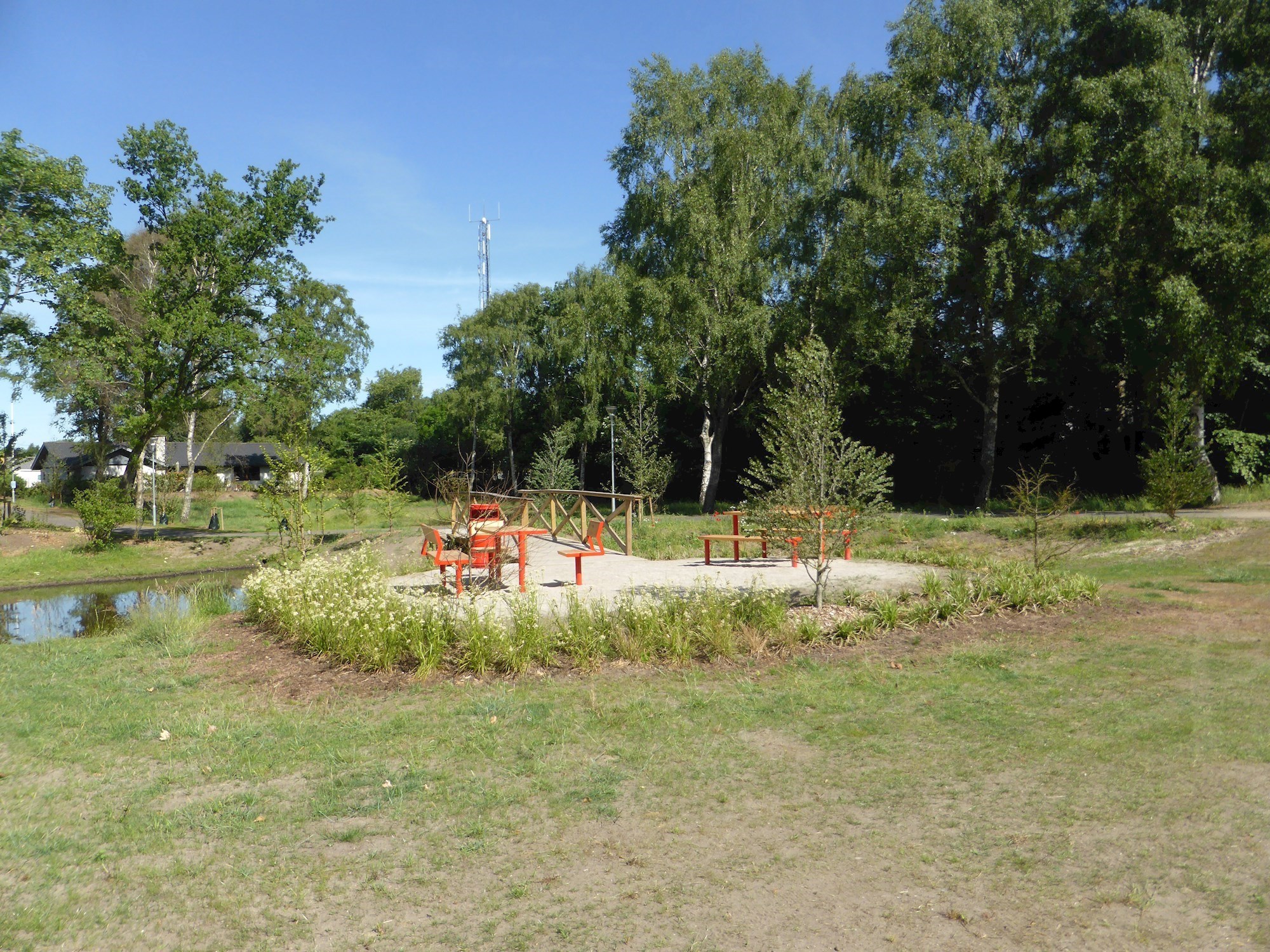 Opholdspladsen ved søen.