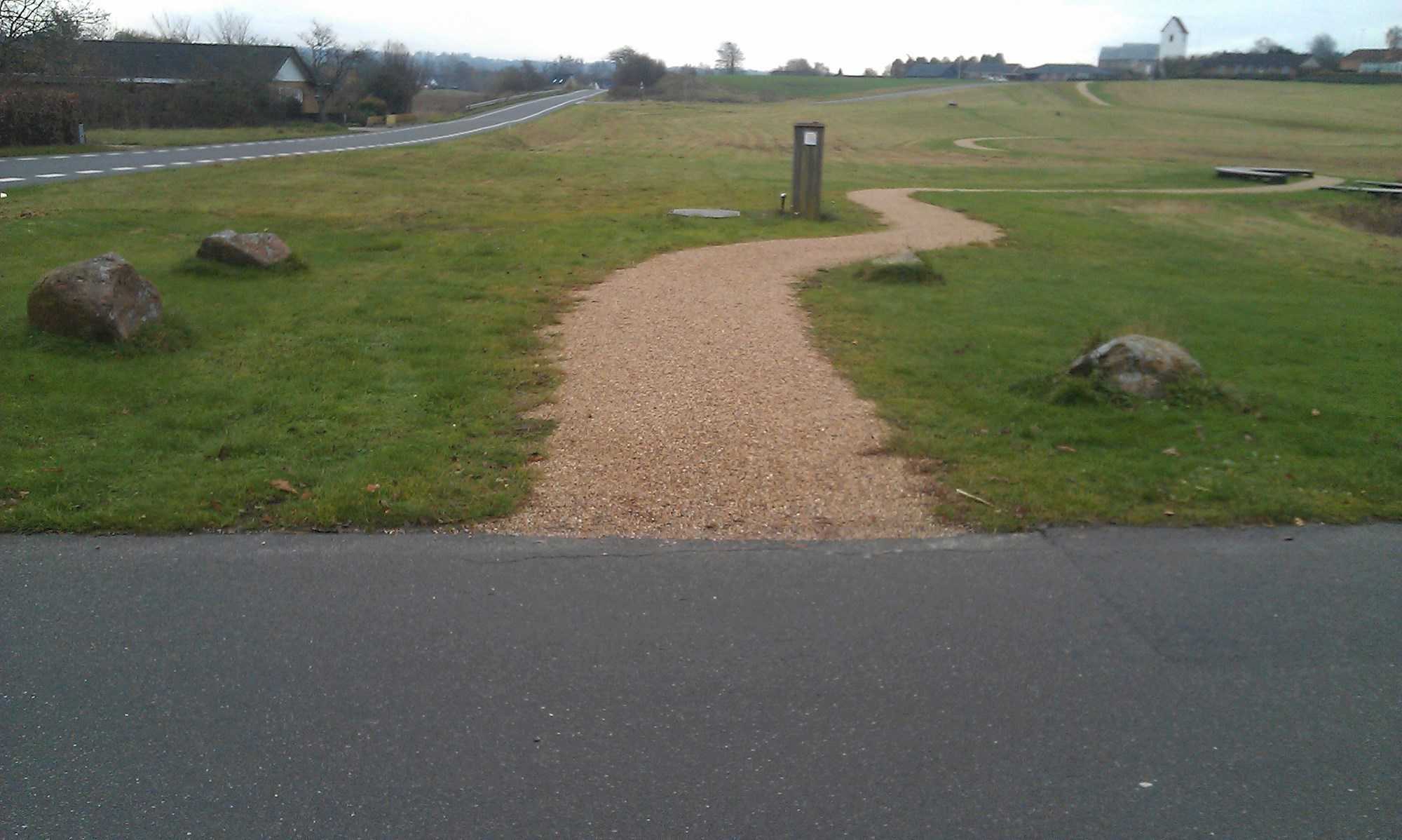 Stien på Kirkebakken set fra nord